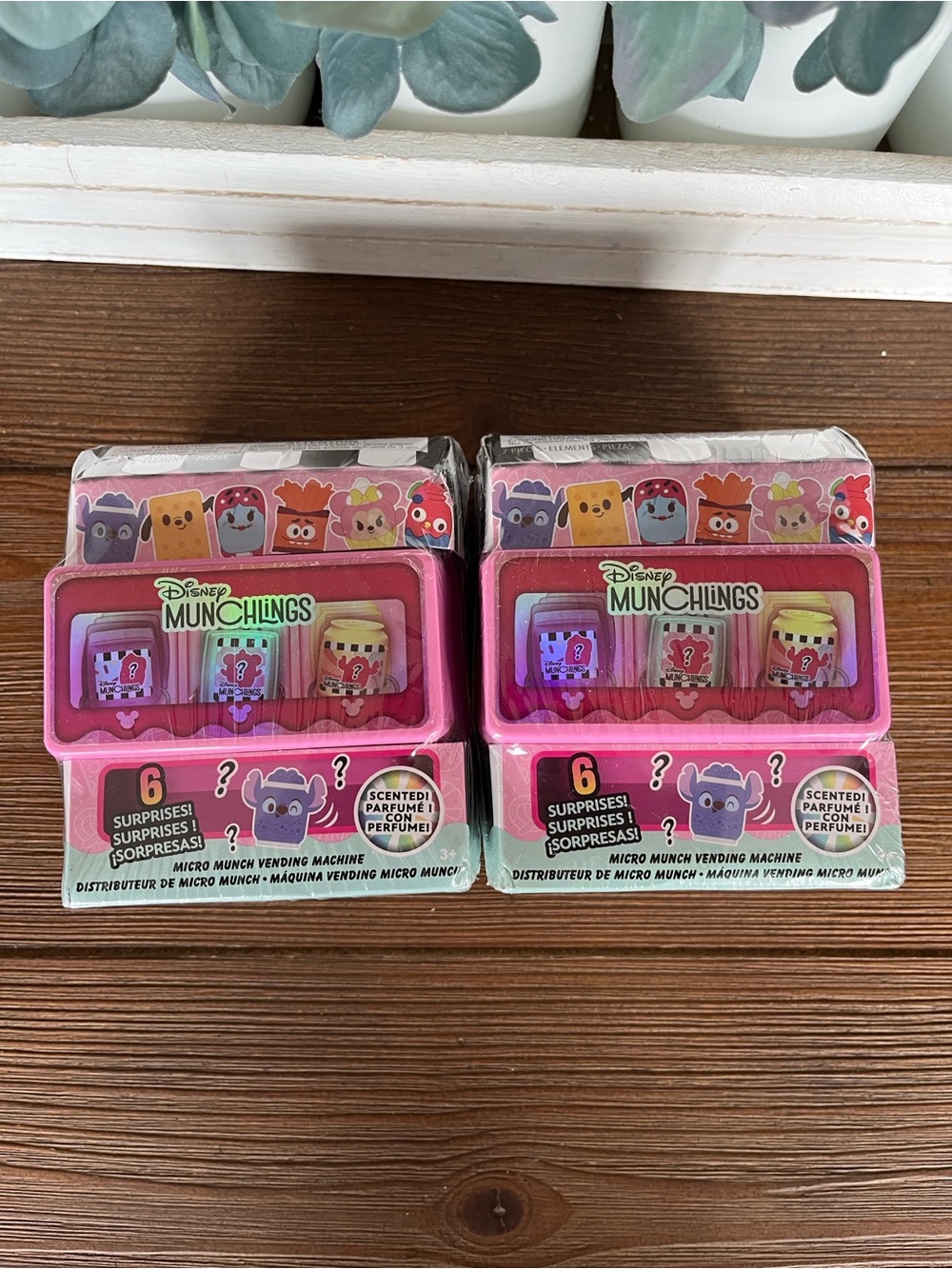 NWT Disney Munchlings Micro Munch Vending Machine Collectable Figures Set of 2